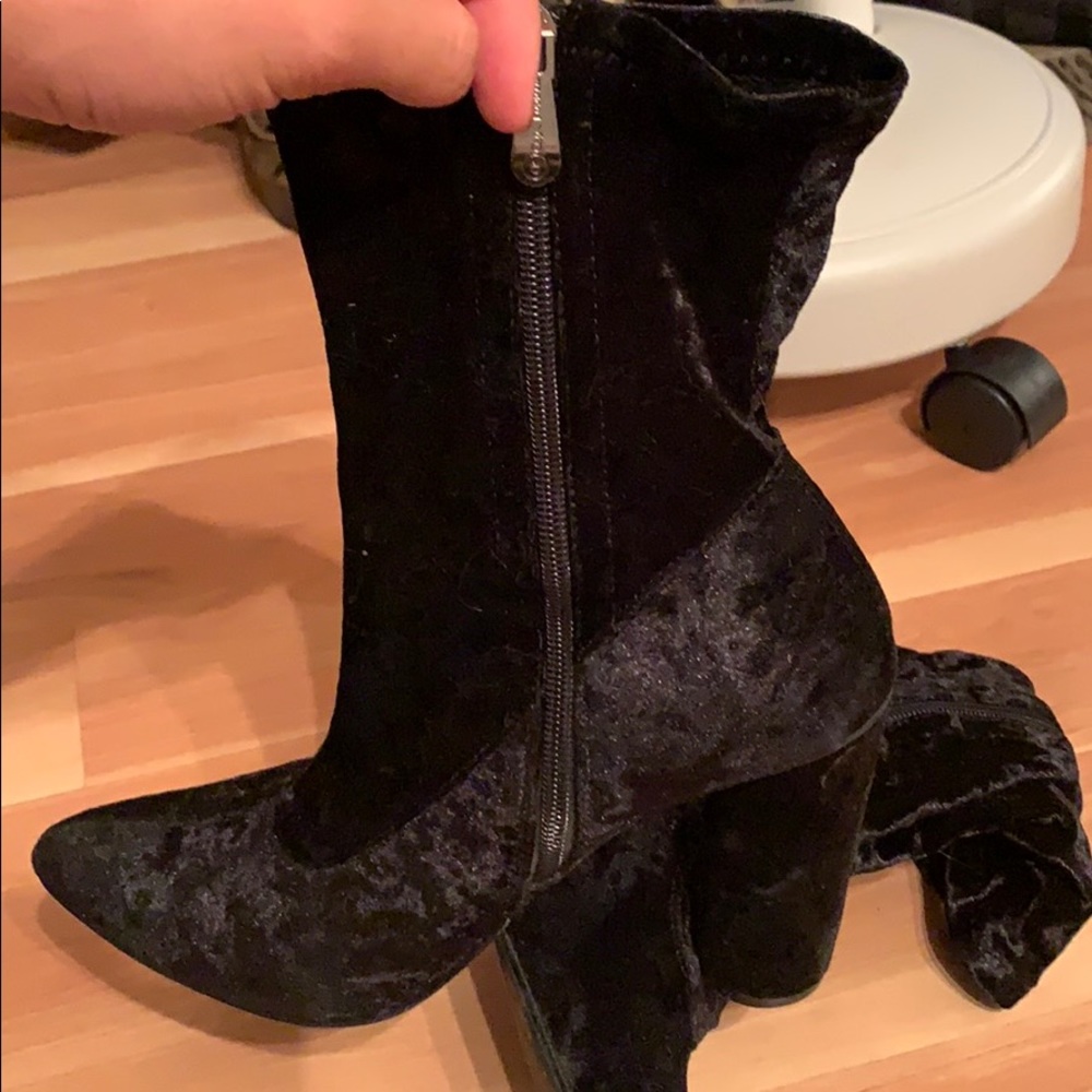 Heels - Picture 3 of 3